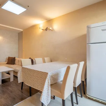 3 Bedroom South Park With Free Parking