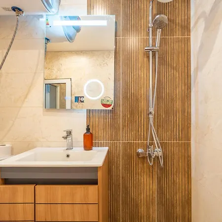 3 Bedroom South Park With Free Parking София