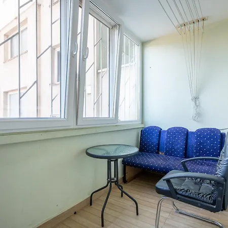 3 Bedroom South Park With Free Parking Apartment *