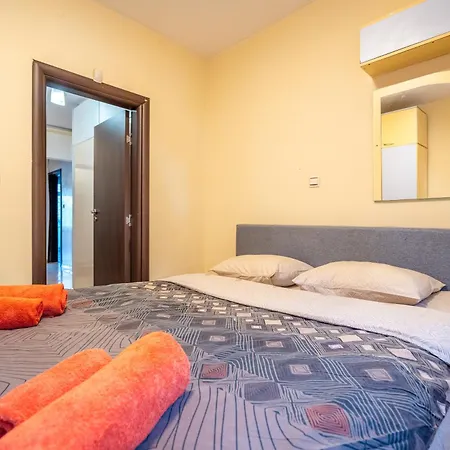 3 Bedroom South Park With Free Parking * София