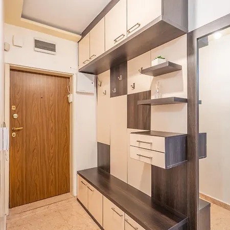 3 Bedroom South Park With Free Parking Апартамент