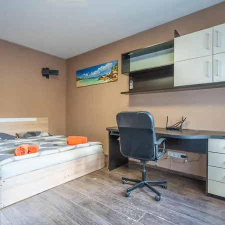 3 Bedroom South Park With Free Parking Apartment