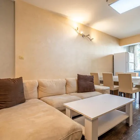 3 Bedroom South Park With Free Parking Apartment